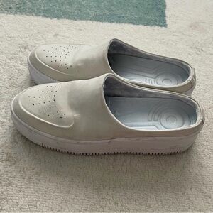 Women’s Nike slides size 8